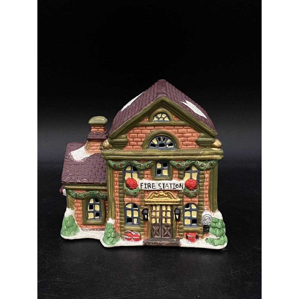 Cobblestone Corners Christmas Village Firehouse 2001 Vintage Fireman Mini